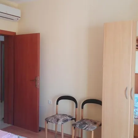 Daire Timea Primošten